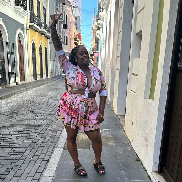 Meet your Posher, Bee - Picture 3 of 5